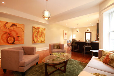 Inspiration for a contemporary living room remodel in Toronto