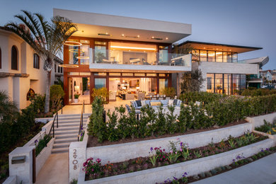 Design ideas for a contemporary exterior in Orange County.