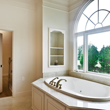 Charming Well-Illuminated Bathroom in Nokesville, Va