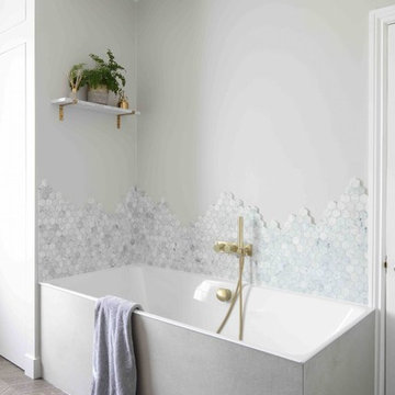 Marble tiles around the bath