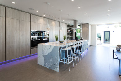Example of a trendy kitchen design in Los Angeles