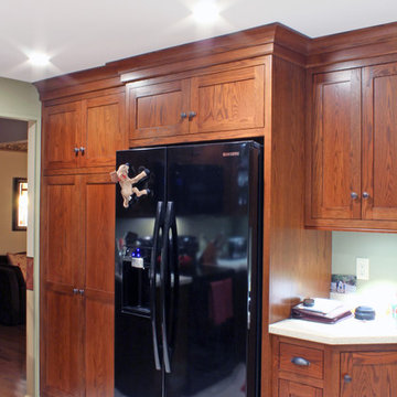 Custom Medium Oak Kitchen with Peninsula