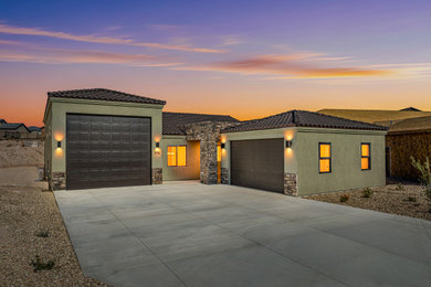 Exterior home idea in Phoenix