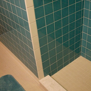 Retro Turquoise Bathroom in Milford