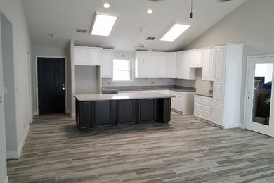 Example of a kitchen design in Austin