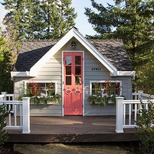 Ejemplo de jardín tradicional con parque infantil