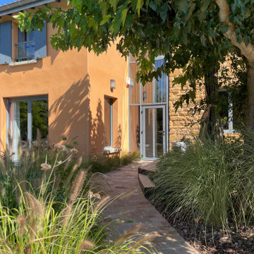 Jardin luxuriant à Chatillon d'Azergues