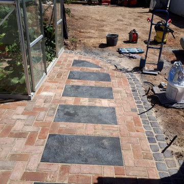 Gartenweg mit Klinkerpflaster