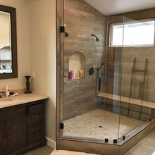 Rustic Farmhouse Bathroom