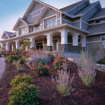 Craftsman built with vinyl siding