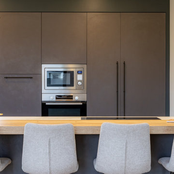Création dune cuisine ouverte avec coin repas dans un pavillon contemporrain