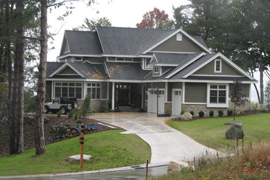 Example of an arts and crafts home design design in Other