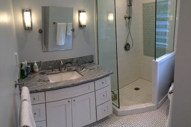 Bathroom - traditional bathroom idea in Hawaii
