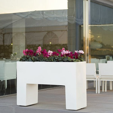 Munro Outdoor Planter