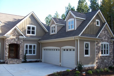 Arts and crafts home design photo in Other