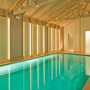 モスクワの長方形コンテンポラリースタイルのおしゃれな屋内プールの写真