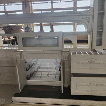 Majestic Classic Charm Ash Solid Wood Assembled Kitchen Cabinet Antique White