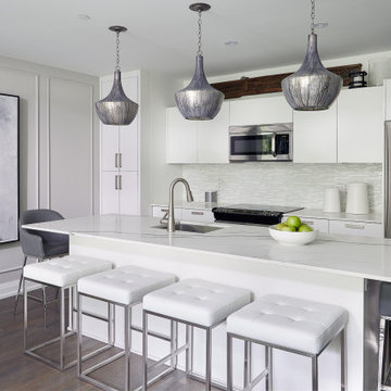 Eclectic Glam - Breakfast Area