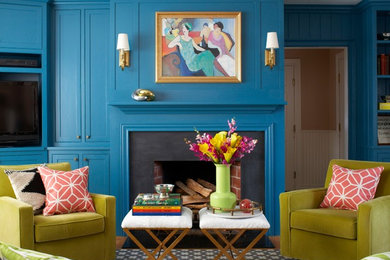 Transitional family room photo in Boston