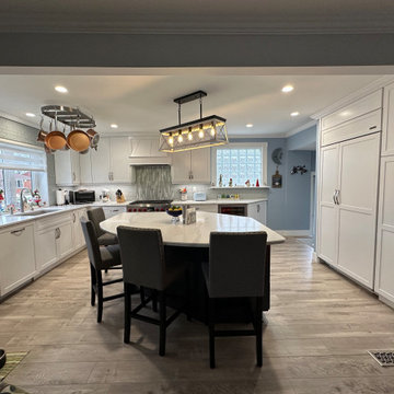 Showplace EVO Pendleton Kitchen in Simpli White- Perimeter, Hale Navy- Island