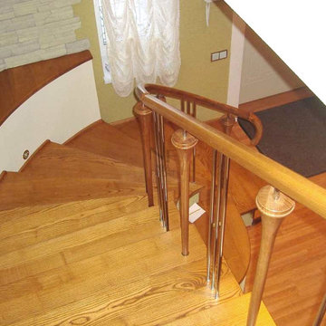 WOODEN STAIRCASE / WOODEN HANDRAILS / WOODEN STAIRWELL