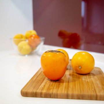 Cocina moderna, grande y blanca