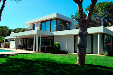 Trendy exterior home photo in Malaga