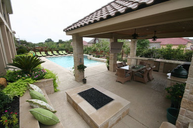 Example of a classic patio design in Dallas