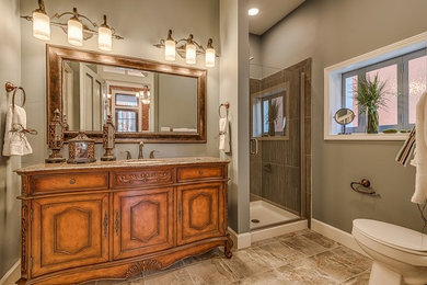 Example of a classic bathroom design in St Louis