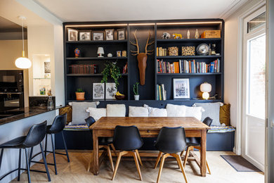 Cette image montre une salle à manger.