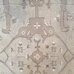 Traditional Aldora area rug - Area Rugs