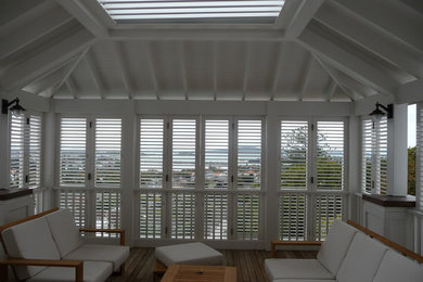 Design ideas for an arts and crafts sunroom in Auckland.