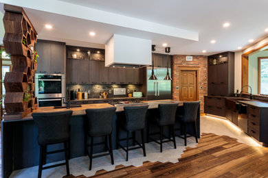 Kitchen - farmhouse kitchen idea in Ottawa