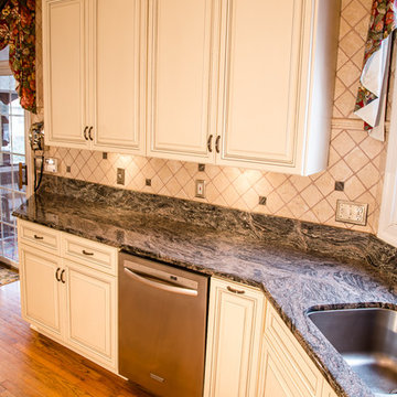Traditional Kitchen in Glazed White on Maple with Granite Countertops in VA
