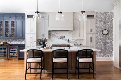 Kitchen - transitional kitchen idea in Charlotte