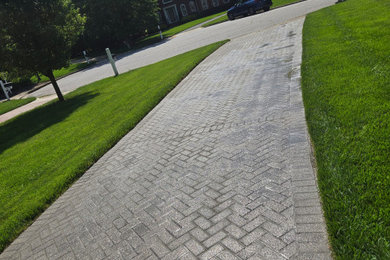 Inspiration for a landscaping in Richmond.