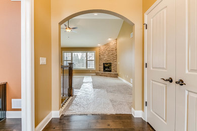 Example of a classic home design design in Milwaukee