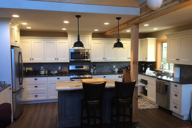Example of an arts and crafts kitchen design in Boise
