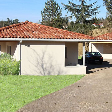 Maison contemporaine à patio d'entrée