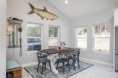 Dining room photo in Austin
