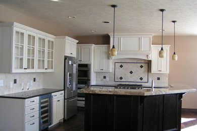 Example of a kitchen design in Wichita