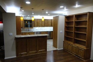 Kitchen - traditional kitchen idea in Oklahoma City