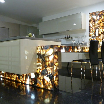 Brown Agate Kitchen Table and Accents