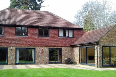 Photo of a modern patio in Surrey.