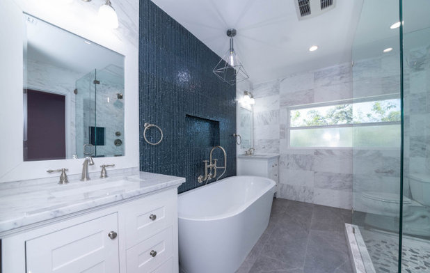 コンテンポラリー 浴室 by American Home Improvement Inc.