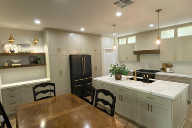 Kitchen - contemporary kitchen idea in Los Angeles