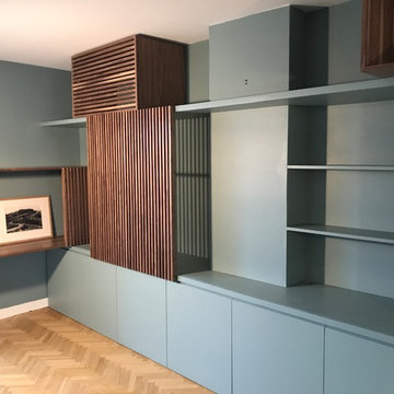 Espace de rangement sur mesure dans un appartement à Paris.