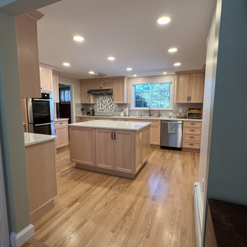6612 - Bianco Breeze: Transforming with Quartz & Maple