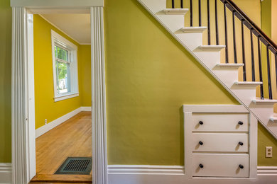 Cottage entryway photo in Burlington