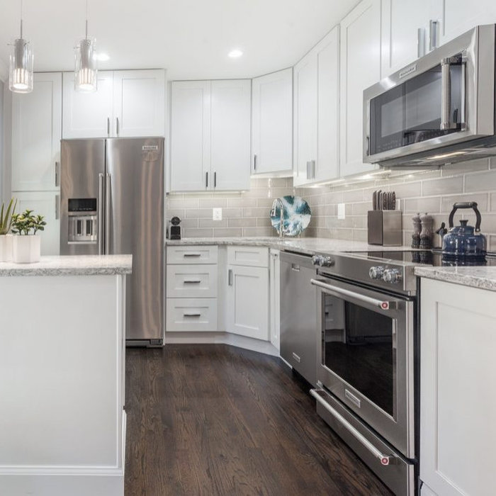 Kitchen - kitchen idea in Los Angeles